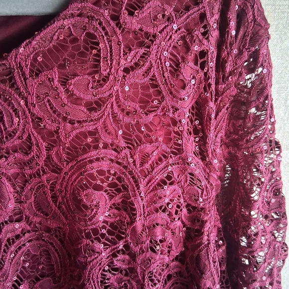 Plus Size 3x Maroon Blouse Fancy Holiday Bell Sleeve Sequin Shimmer Catherines - Picture 5 of 7